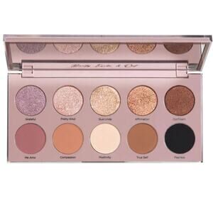 Dominique Essential Palette -  New